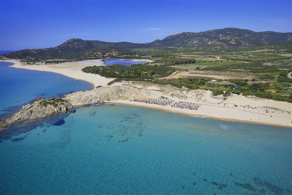 Pláž Dune di Campana - letecký pohled, Chia, Sardinie