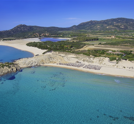 Pláž - letecký pohled, Chia, Sardinie