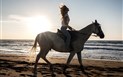 Golfový balíček IS ARENAS RESORT s 1/3/5/7 green fee - Projížďky na koních na pláži, Pineta Is Arenas, Sardinie