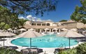Golfový balíček IS ARENAS RESORT s 1/3/5/7 green fee - Hotel s bazénem, Pineta Is Arenas, Sardinie