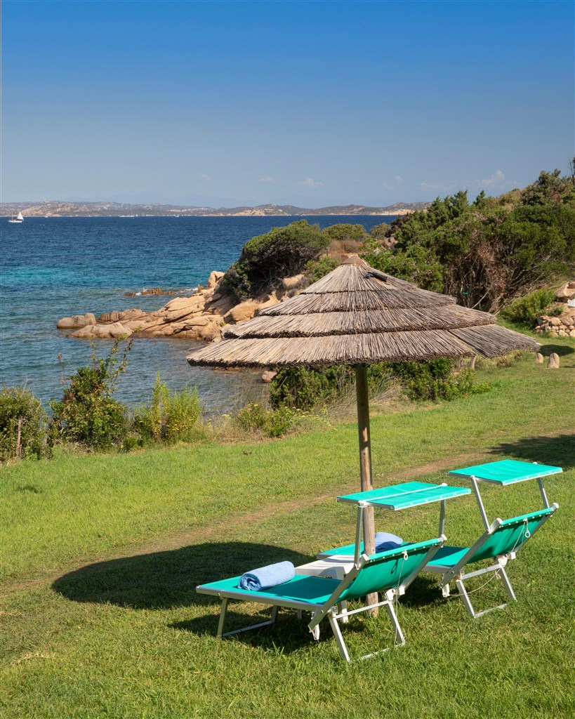 Hotelová zahrada, Baja Sardinia, Sardinie