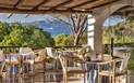 Hotel La Bisaccia - Terasa hotelového baru, Baja Sardinia, Sardinie