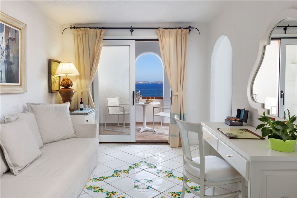 Junior suite s výhledem na moře v hlavní budově, Baja Sardinia, Sardinie