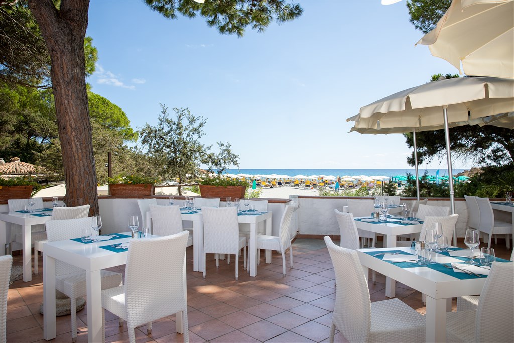 Restaurace Corallo u pláže, Cala Liberotto, Orosei, Sardinie