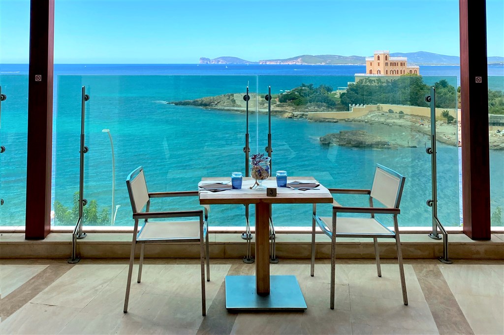 Výhled z hotelové restaurace, Alghero, Sardinie