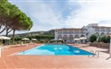Hotel Cormorano - Exteriér hotelu a bazén, Baja Sardinia, Sardinie