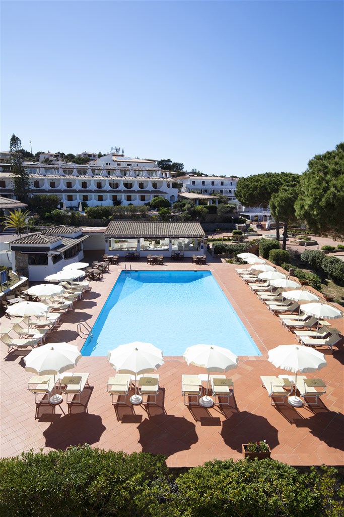 Bazén, Baja Sardinia, Sardinie