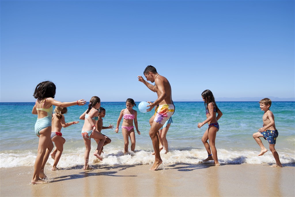 Miniklub - aktivity na pláži, Maracalagonis, Sardinie