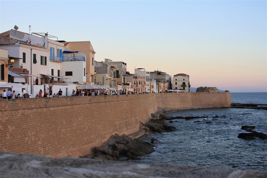 Pohled na město Alghero, Alghero, Sardinie