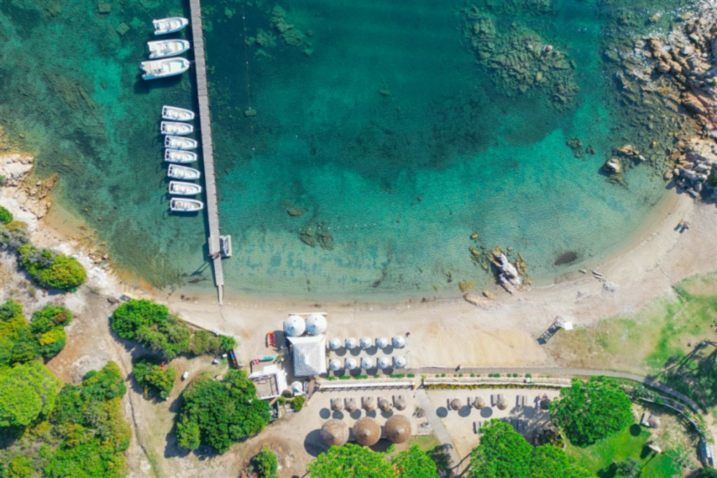 La Coluccia Hotel & Beach Club - Hotelová pláž, Santa Teresa Gallura, Sardinie