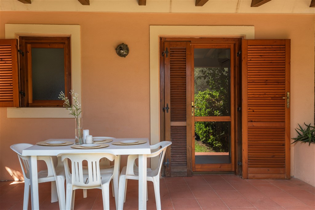 Venkovní posezení Trilo 6, San Teodoro, Sardinie