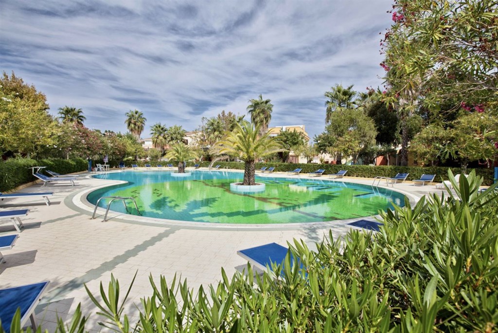 Residence Oasi Anfiteatro - Bazén, Porto Ottiolu, Sardinie