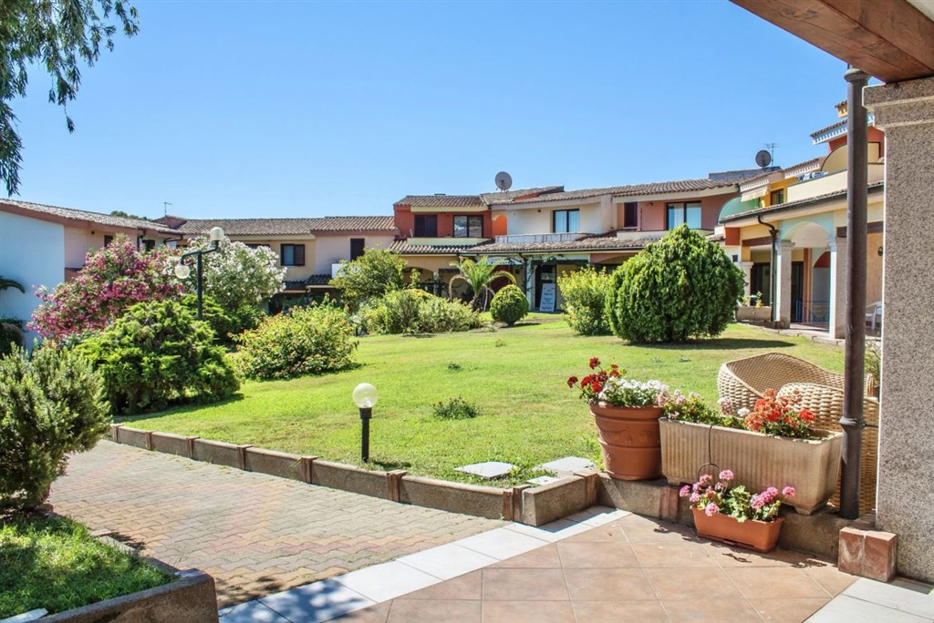 Residence Oasi Anfiteatro - Pohled na residenci, Porto Ottiolu, Sardinie