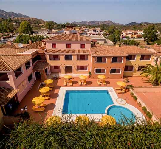 Pohled na residenci, Orosei, Sardinie
