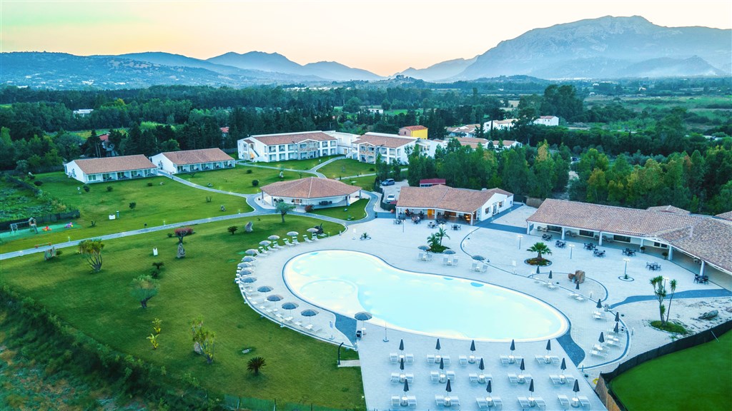 S'Arena Beach Hotel - Hotelový areál- letecký pohled, Siniscola, Sardinie