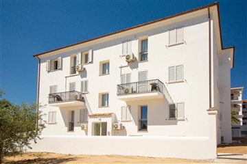 Pohled na Residenci Baia Marina, Orosei, Sardinie