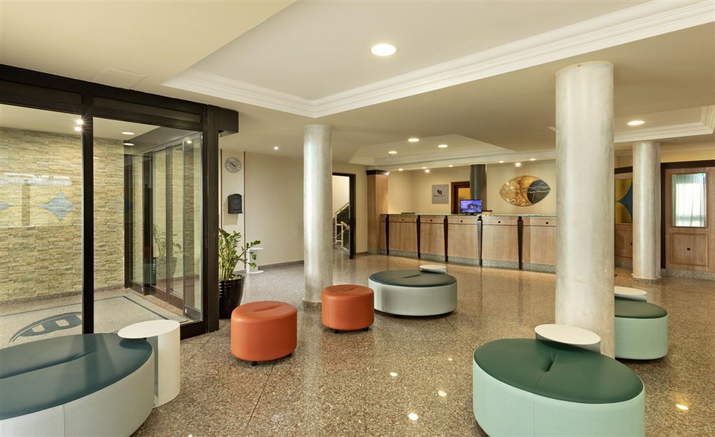 Vnitřní prostory hotelu, Alghero, Sardinie