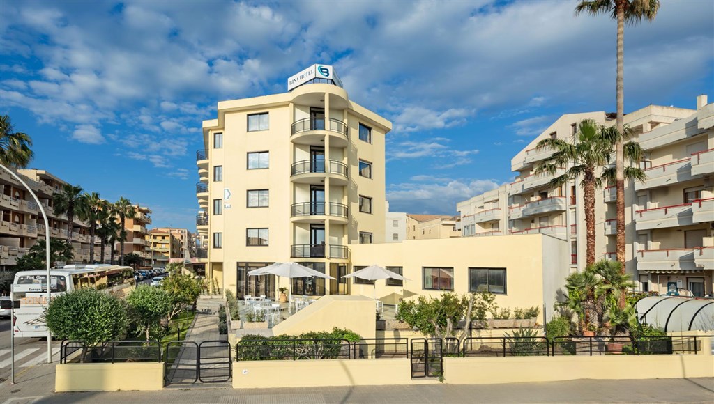Pohled na hotel, Alghero, Sardinie