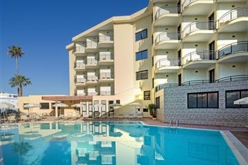 Hotelový bazén, Alghero, Sardinie