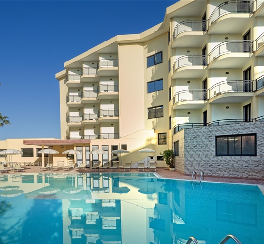Hotelový bazén, Alghero, Sardinie