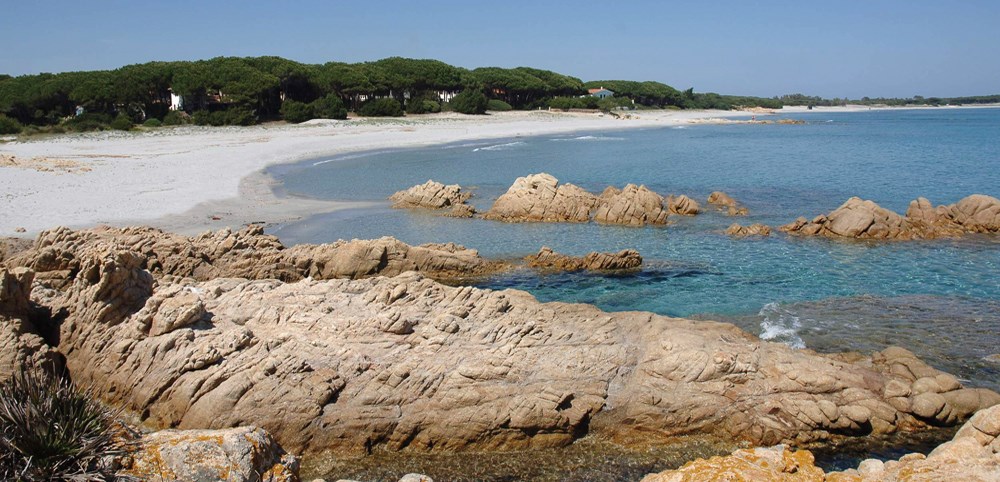 Pohled z pláže na moře, Orosei, Sardinia