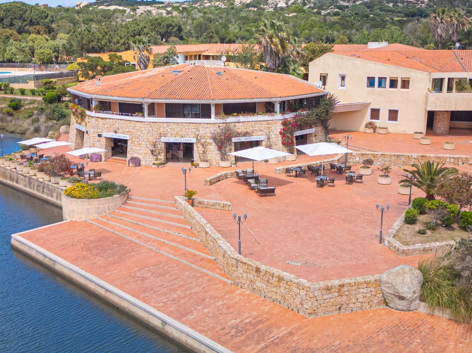Restaurace v resortu, Palau, Sardinie