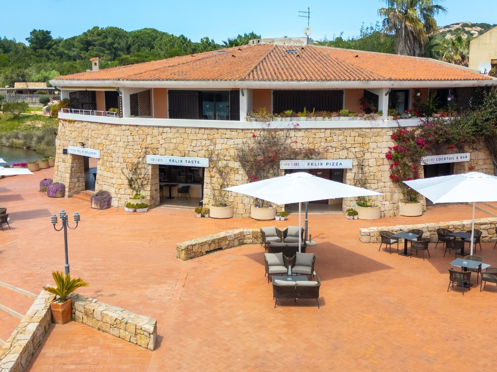 Restaurace v resortu, Palau, Sardinie