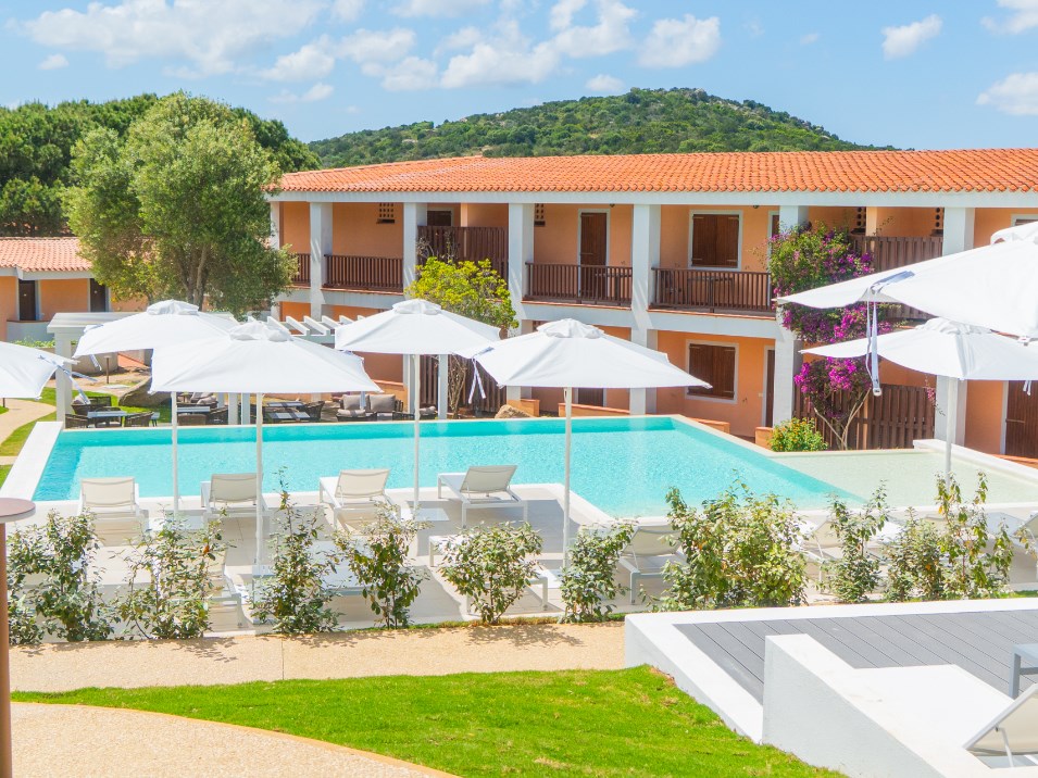 Bazén v resortu, Palau, Sardinie