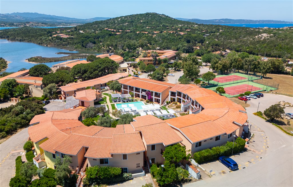 Residence Hotel Costa Serena - Pohled shora směrem k moři, Palau, Sardinie