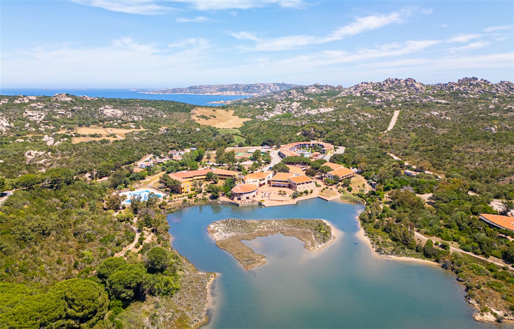 Residence Hotel Costa Serena - Pohled na resort shora, Palau, Sardinie