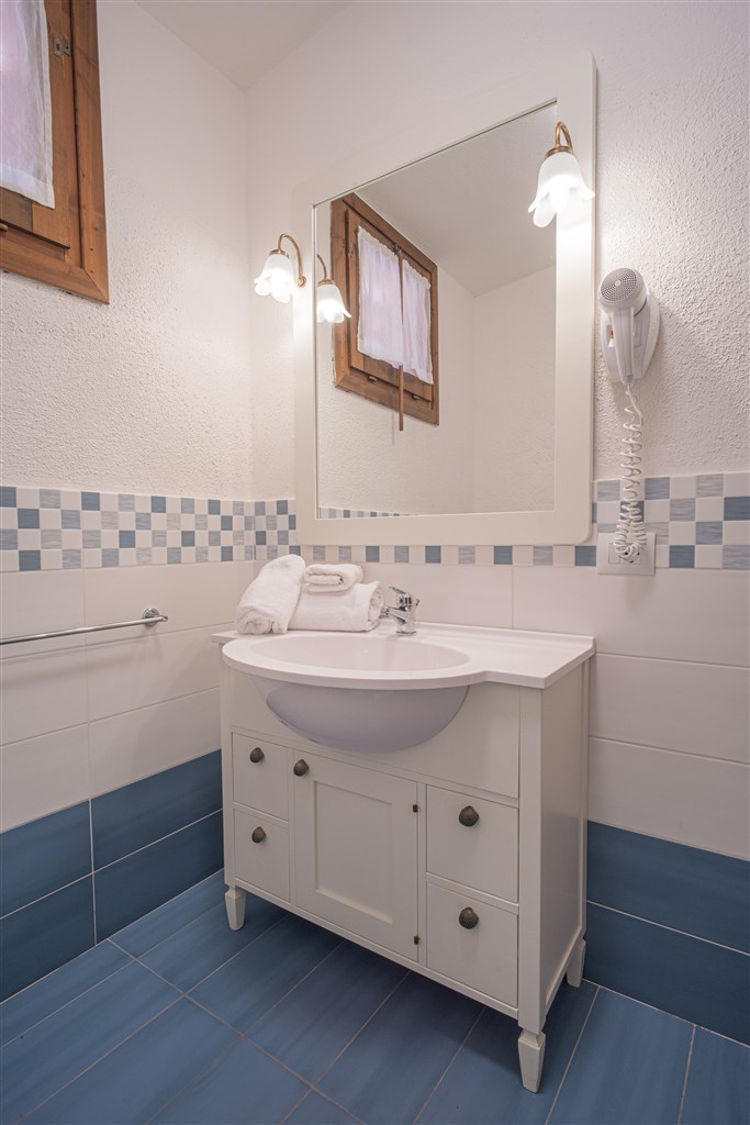 Koupelna apartmánu, Palau, Sardinie