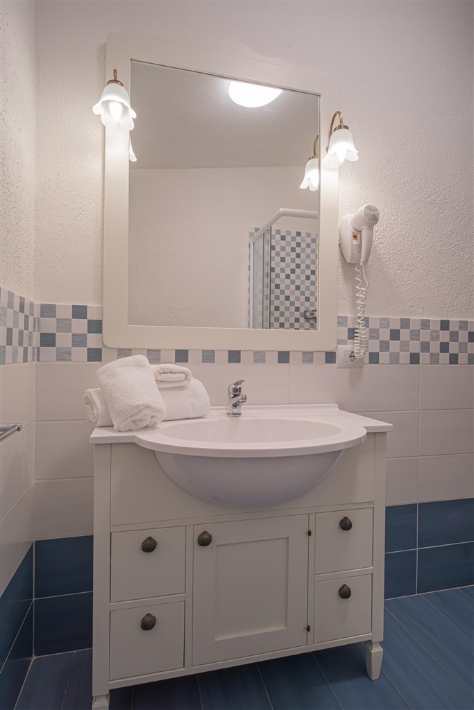 Koupelna apartmánu, Palau, Sardinie