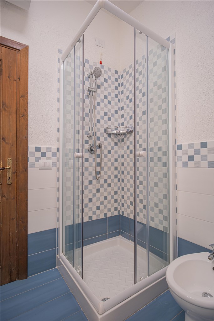 Koupelna apartmánu, Palau, Sardinie