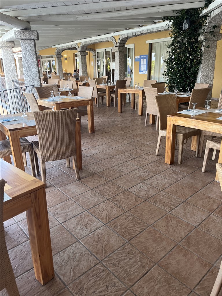 Venkovní terasa restaurace, Agrustos, Budoni