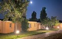 Futura Club Cala Fiorita - Večerní pohled na pokoje v zahradě, Agrustos, Budoni