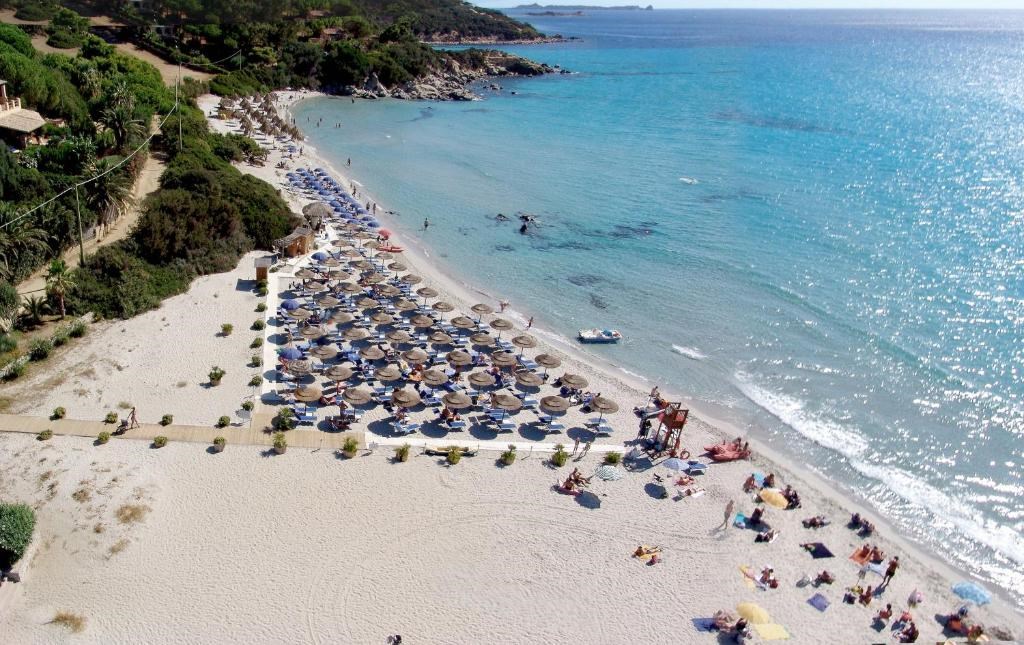 Pohled na pláž, Villasimius, Sardinie