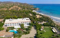 Pohled na hotel, Villasimius, Sardinie