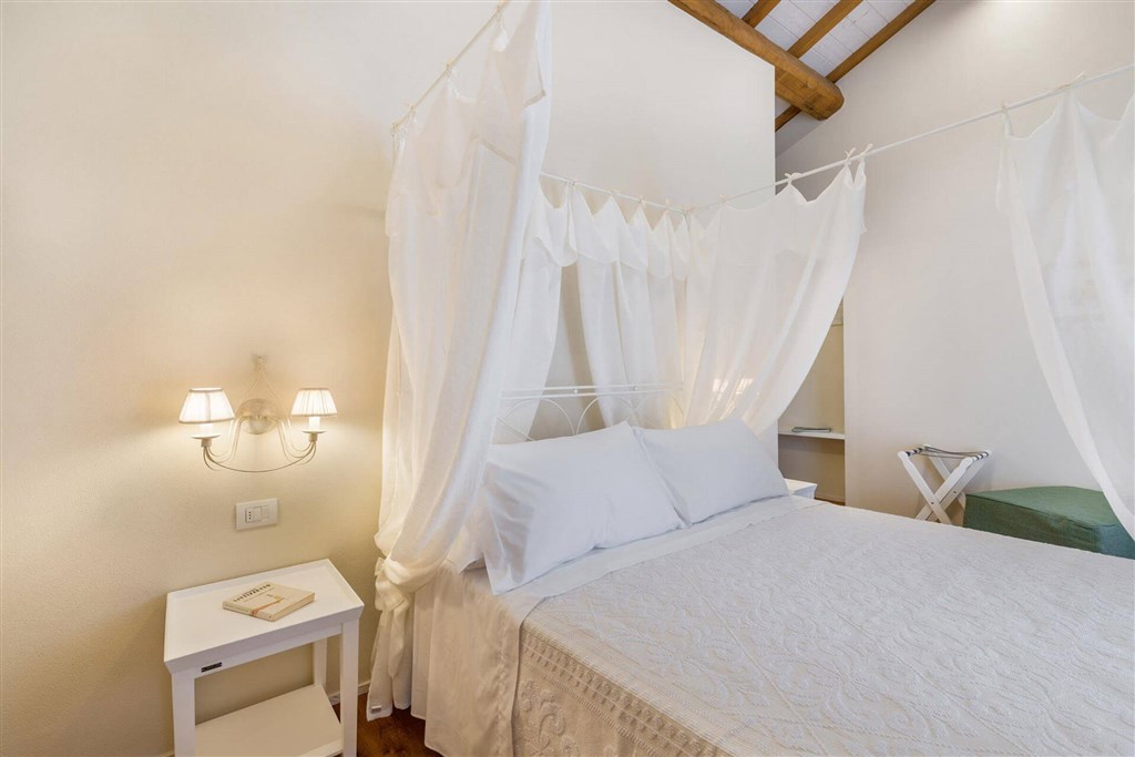 Pokoj Chessa, Palau, Sardinie