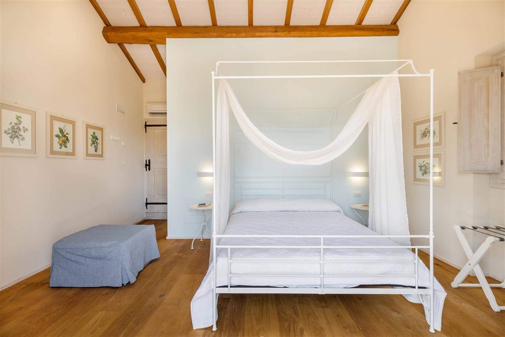 Pokoj Lioni, Palau, Sardinie