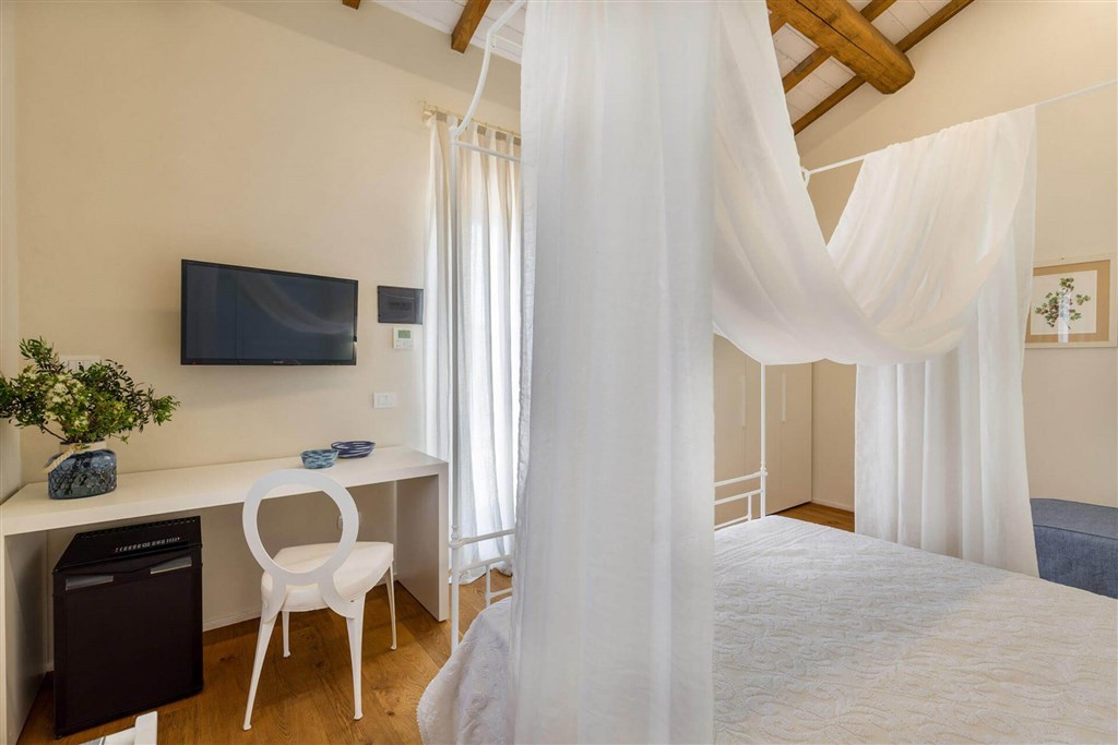 Pokoj Lioni, Palau, Sardinie