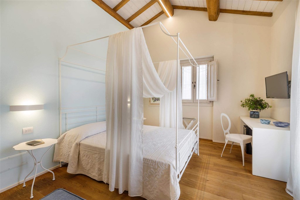 Pokoj Lioni, Palau, Sardinie