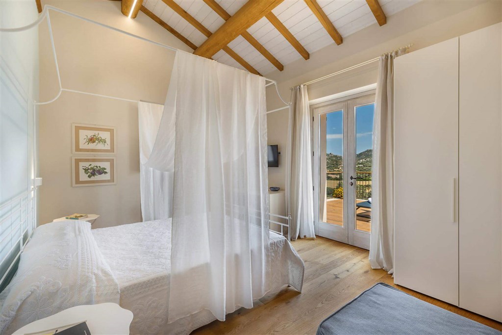 Pokoj Lioni, Palau, Sardinie