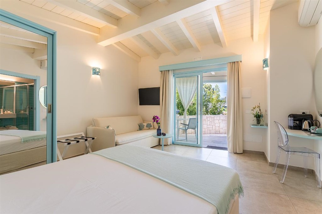 Pokoj Deluxe s výhledem na bazén, Santa Margherita di Pula, Sardinie