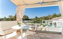 Oasi Blu Sardinia - Posezení pokoje Deluxe s výhledem na bazén, Santa Margherita di Pula, Sardinie