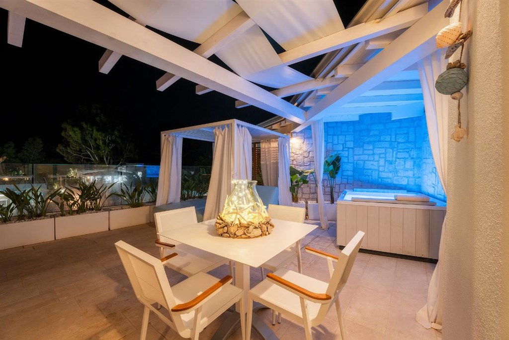 Venkovní prostory pokoje Prestige, Santa Margherita di Pula, Sardinie