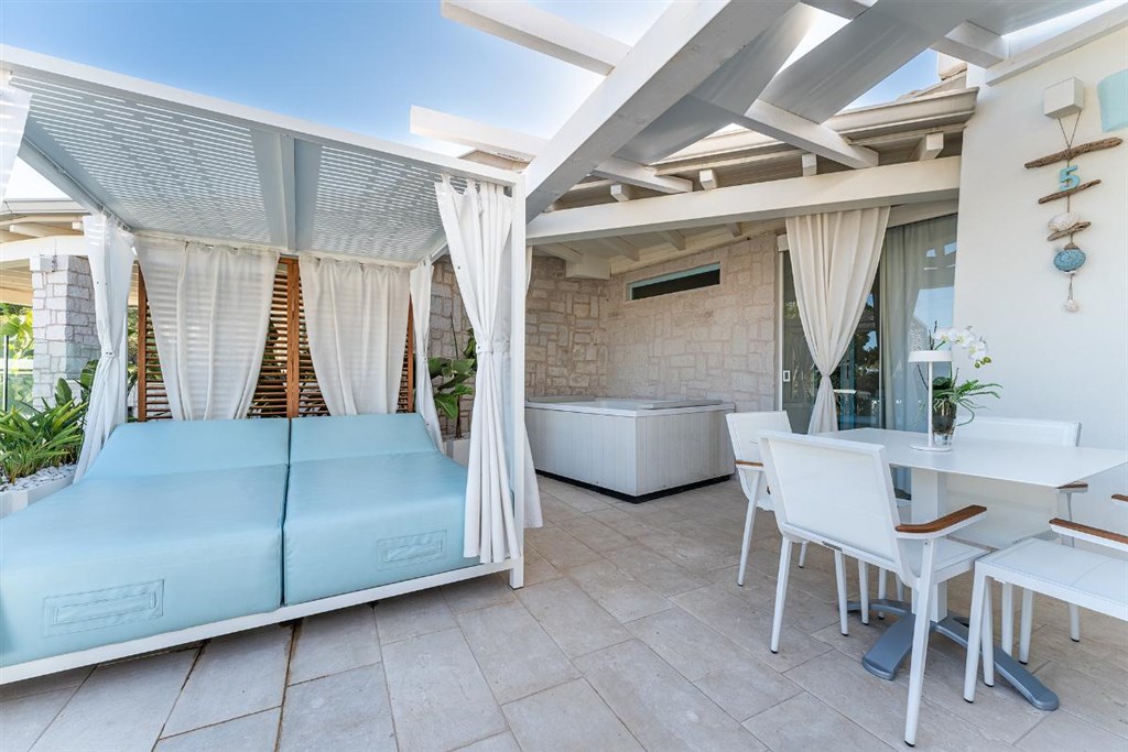 Venkovní prostory pokoje Prestige, Santa Margherita di Pula, Sardinie