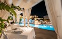 Oasi Blu Sardinia - Restaurace u bazénu, Santa Margherita di Pula, Sardinie