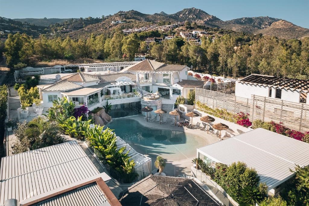 Pohled na hotel, Santa Margherita di Pula, Sardinie