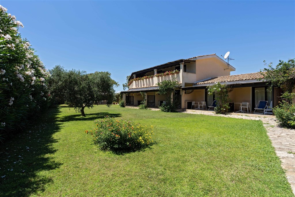 Pohled na residenci, Villasimius, Sardinie