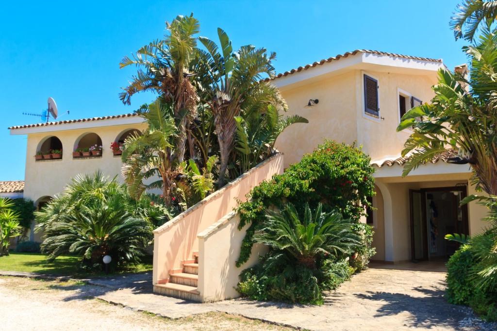 Pohled na residenci, Villasimius, Sardinie